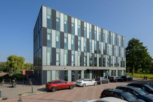 Mia van IJperenplein 82